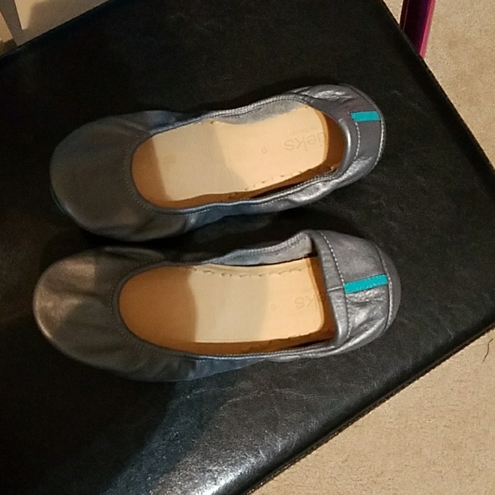 Metallic pewter tieks. Warn once for 15 mins